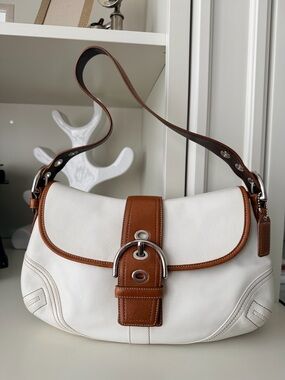 Y2K Vintage COACH Soho Flap White Brown Leather Medium Shoulder Purse Bag F10192